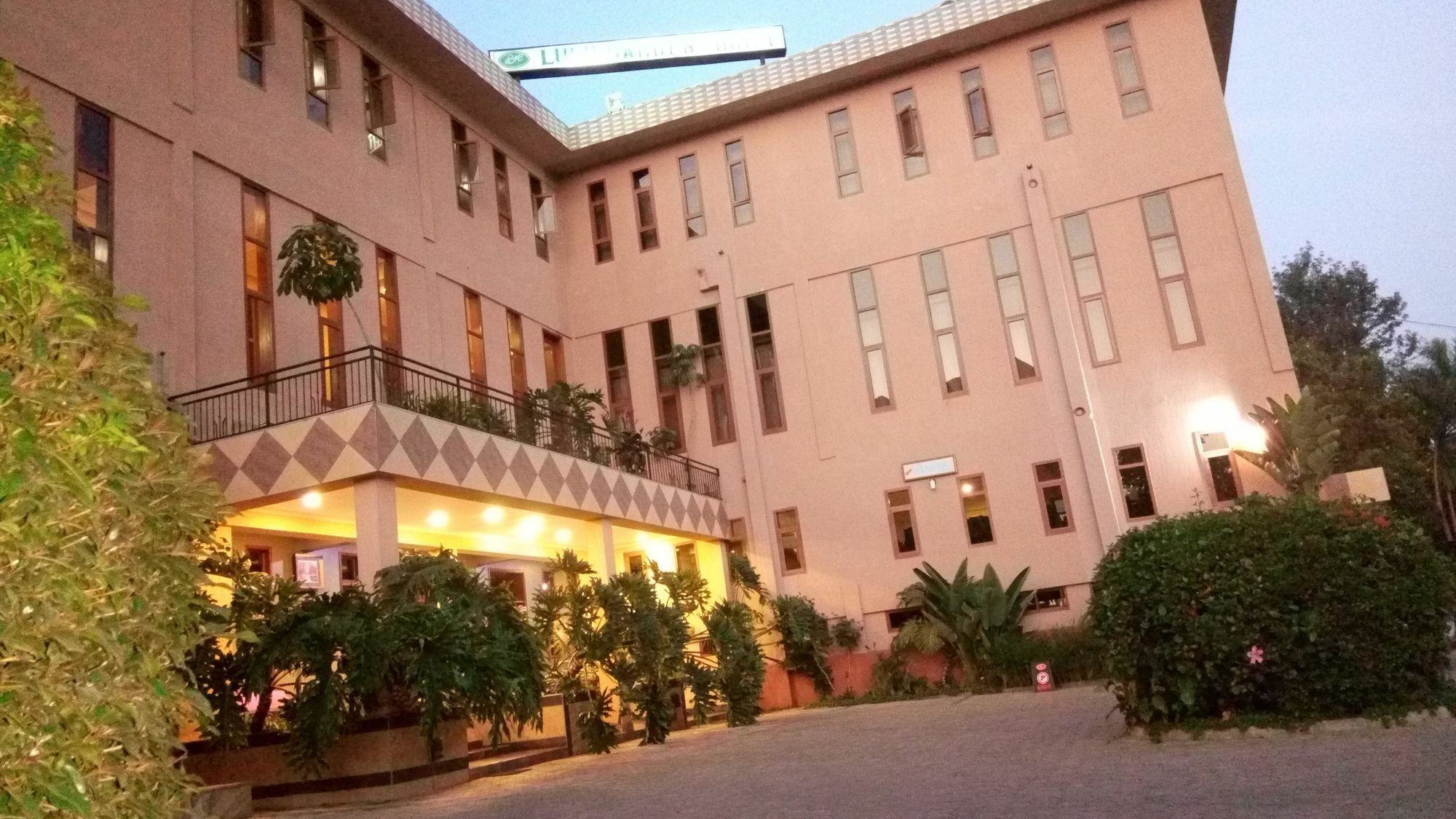 Lush Garden Hotel Аруша Екстериор снимка