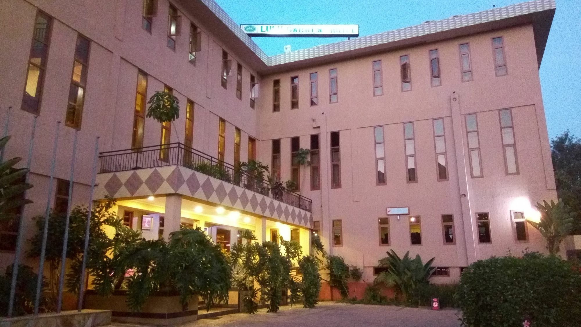 Lush Garden Hotel Аруша Екстериор снимка